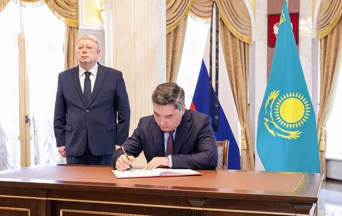 Prime Minister Olzhas Bektenov in official setting